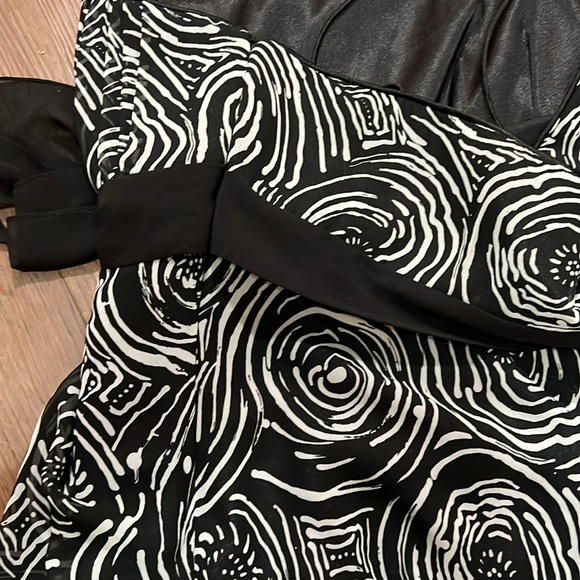 Liz Claiborne black and white tiered ruffle dress Holiday Party Dress - Picture 11 of 11